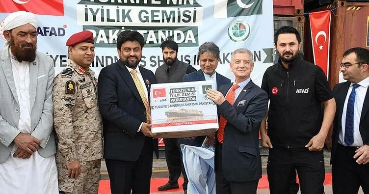 Türkiye’nin Pakistan’a gönderdiği iyilik gemisi Karaçi’ye ulaştı