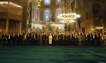Diyanet İşleri Başkanı Erbaş 81 ilin müftüsüyle Ayasofya-i Kebir Camii’nde sabah namazı kıldı