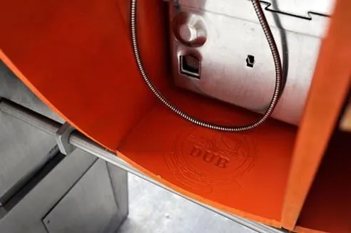 Telefon kulübesinden kütüphane yaptılar!