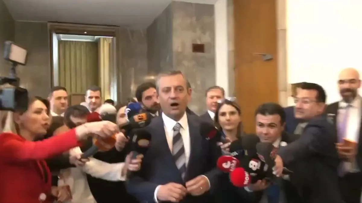 Özgür Özel’den DHKP-C sloganıyla A Haber’e tehdit: Sen de kurtulamazsın tek başına! Ya hep beraber ya da hiçbirimiz Özgür Özel’den DHKP-C sloganıyla A Haber’e tehdit: Sen de kurtulamazsın tek başına! Ya hep beraber ya da hiçbirimiz