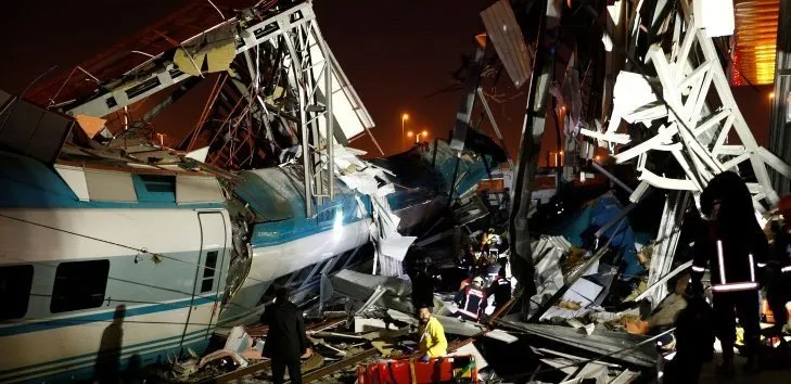 Ankara'da tren kazası! 2 vagon devrildi
