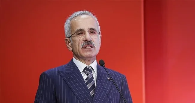 YHT istasyonlarındaki Turuncu Masa engelleri kaldırıp ulaşımı kolaylaştırıyor