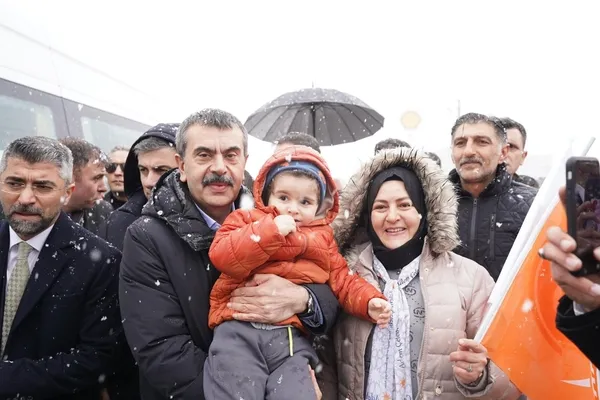 milli-egitim-bakani-tekine-kar-altinda-coskulu-karsilama-1709832682515.jpg