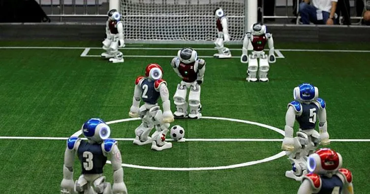 Robot futbolcular, insan rakiplerine karşı mücadeleye hazırlanıyor