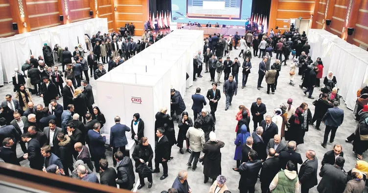 AK Parti’de demokrasi şöleni