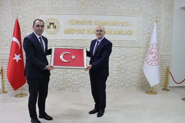 hazine-ve-maliye-bakani-simsek-midyati-ziyaret-etti-1743186747530.jpg