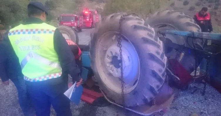 Aydın’da seyir halindeki traktör devrildi: 1’i ağır 3 kişi yaralandı