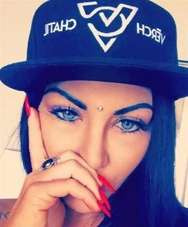 Göz rengini değiştirmek isterken kör oldu!