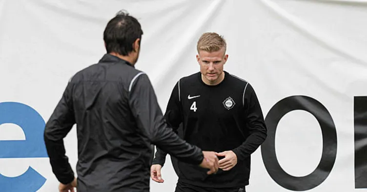 Altay, Björkander ile pazarlıkta