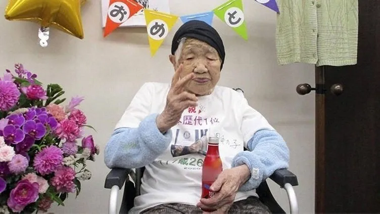 Dünyanın ’yeni’ en yaşlı insanı kim? Yaşlı kadın aynı zamanda bir rekoru daha elinde bulunduruyor