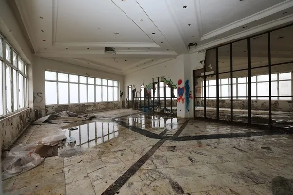 beykoz-rivada-yillardir-suren-cile-bitiyor-metruk-otel-yikiliyor-yerine-dev-genclik-kampi-geliyor-1784993203744.jpg
