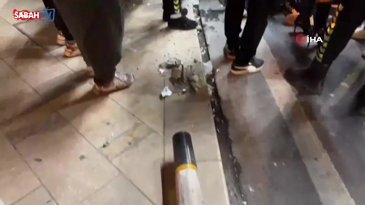 Şişli’de kaza anı kamerada: Sürücü bariyerlere çarptı! | Video videosunu izle Şişli’de kaza anı kamerada: Sürücü bariyerlere çarptı! | Video videosunu izle