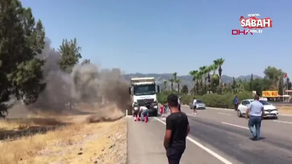 Antalya'da lastiği patlayan kamyon alev alev yandı | Video