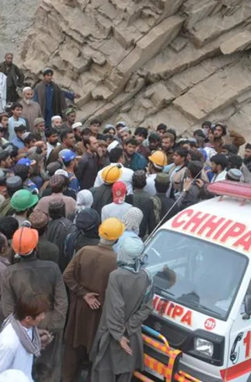 Pakistan’da mermer madeni yerle bir oldu