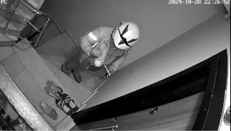 Kuryeden inanılmaz hareket! İstanbul’da kaydedilen görüntüler şoke etti!