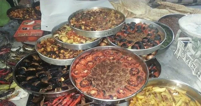 Şanlıurfa'da iftar yemekleri taş fırınlarda lezzetleniyor