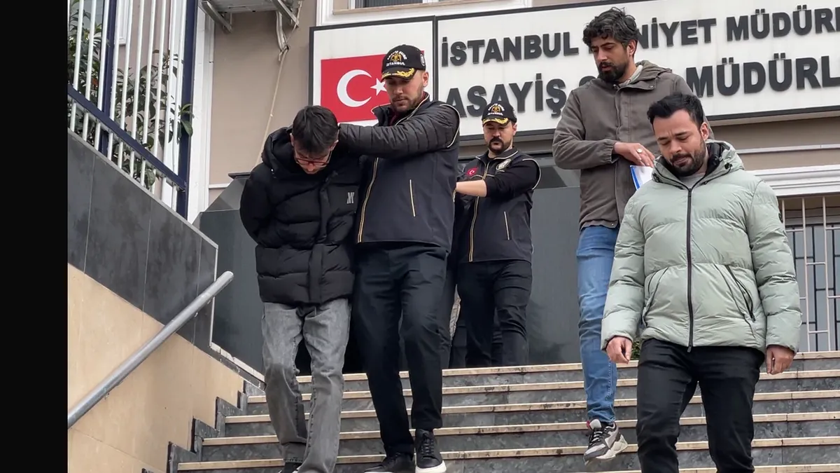 İstanbul’daki dolandırıcılık Antalya’ya uzandı…Telefonda “polisim” diyen çete çökertildi! İstanbul’daki dolandırıcılık Antalya’ya uzandı…Telefonda “polisim” diyen çete çökertildi!