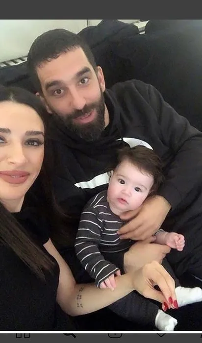 Arda Turan ile Aslıhan Doğan Turan’ın oğlu Hamza Arda baba dedi sosyal medya yıkıldı!