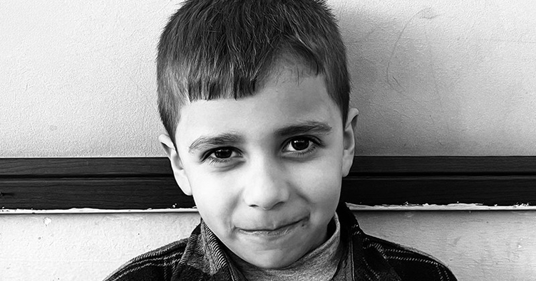 6 yaşındaki çocuk yorgun mermi kurbanı