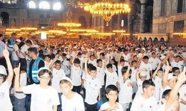 Ayasofya’da buluşan gençlerden Gazze’ye dua