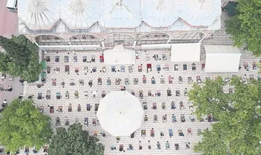 Ege’de cemaat cuma namazında buluştu