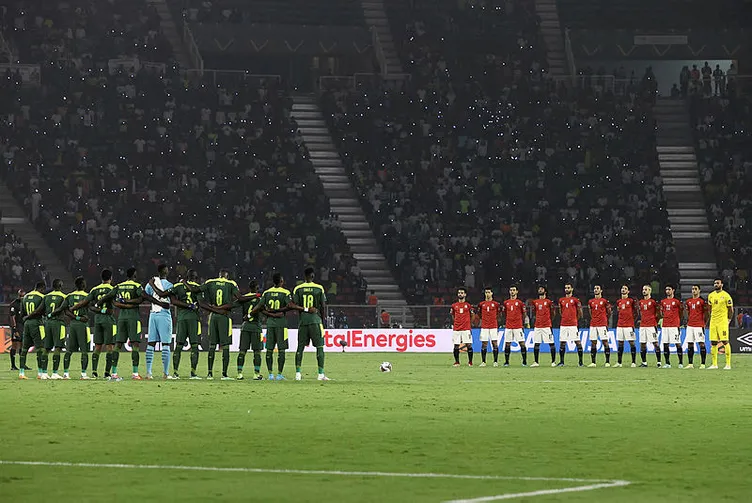 Son dakika: Afrika Uluslar Kupası’nda futbol tarihine geçecek anlar! Maçın hakeminden Mohamed Salah’a ilginç tepki…