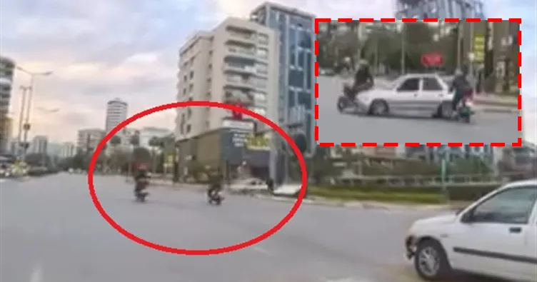 Mersin’de kavşakta dehşet! Otomobil motosikletli sürücülere çarptı: O anlar kask kamerasına yansıdı