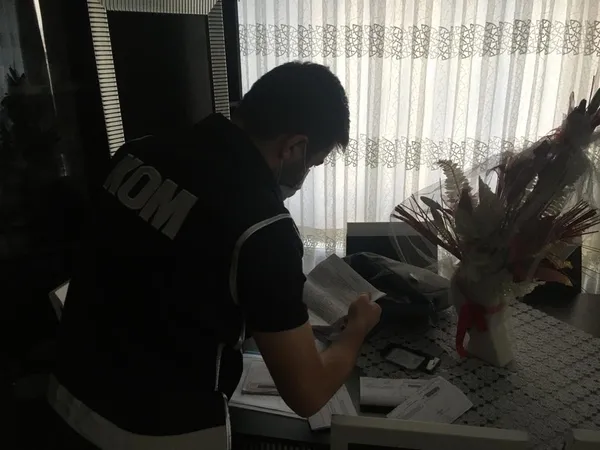 ankarada-hayalet-arac-operasyonu-15-bankadan-45-milyonluk-vurgun-1628137665640.jpg