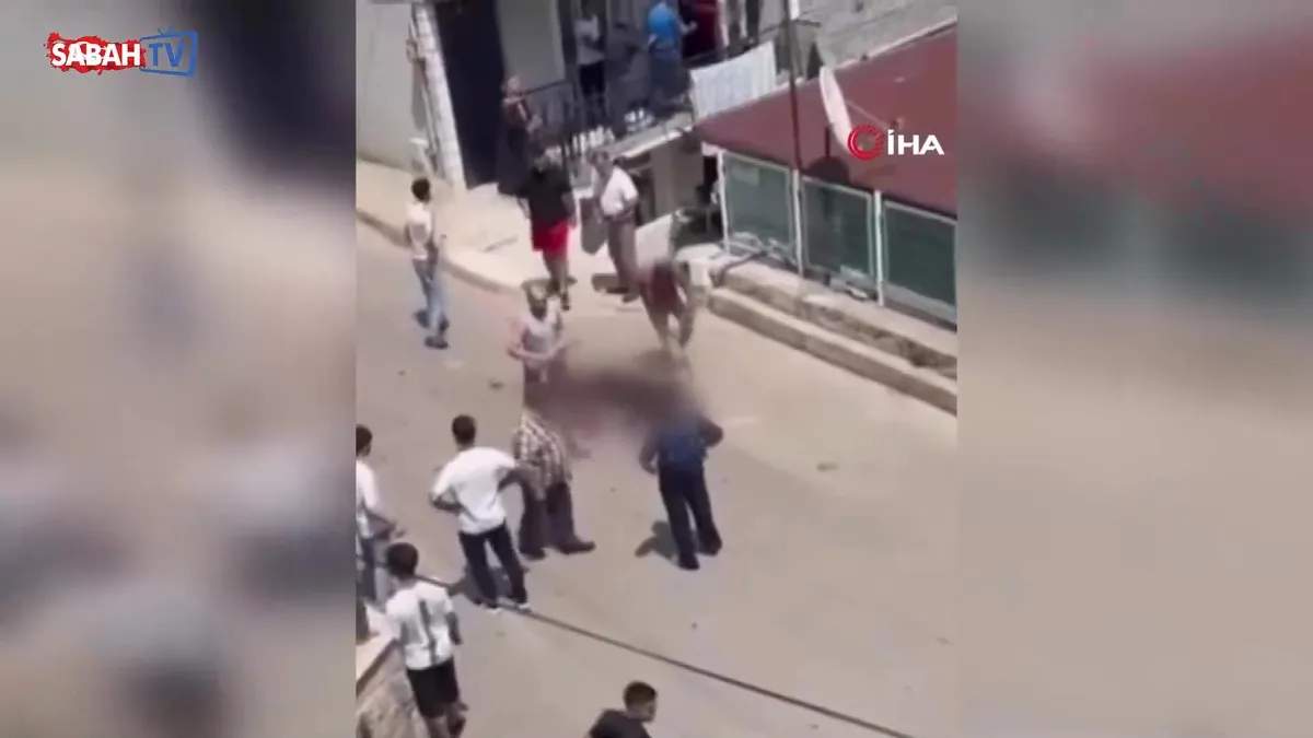 Kocaeli’de koca dehşeti: 5 çocuğunun annesi eşini sokak ortasında defalarca bıçakladı videosunu izle Kocaeli’de koca dehşeti: 5 çocuğunun annesi eşini sokak ortasında defalarca bıçakladı videosunu izle