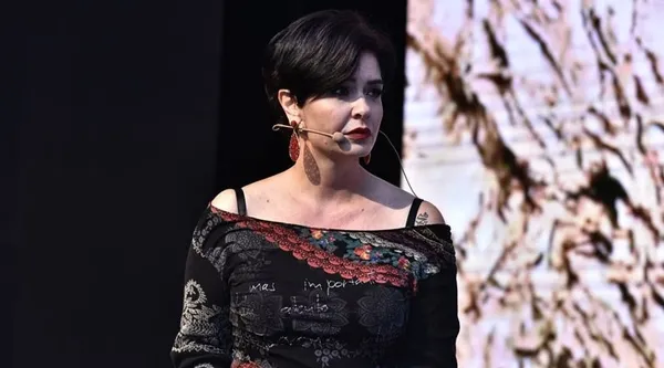 ozlem-gurses-fena-cuvalladi-sikayet-suresini-kacirmis-takipsizlik-o-yuzden-cikmis-1634549159878.jpg