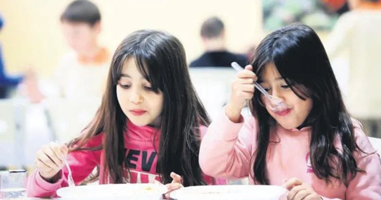 Öğrencilere ücretsiz yemek