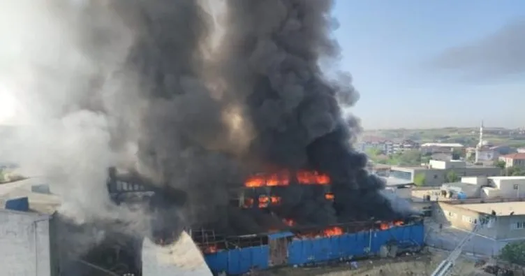 SON DAKİKA | Arnavutköy’de korkutan fabrika yangını! Patlama sesleri duyuldu, ekiplerin müdahalesi sürüyor