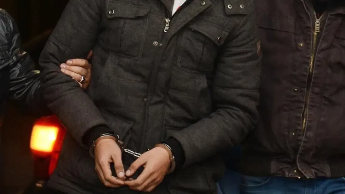 İstanbul polisi firari 3 FETÖ'cüyü operasyonla yakaladı! 'Gaybubet' evinde kaldığı belirlendi