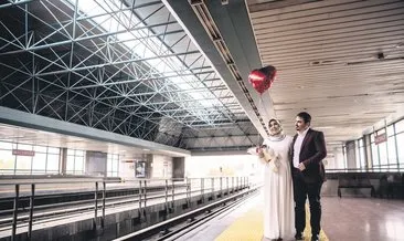 Metro istayonunda sürpriz evlilik teklifi