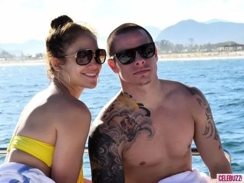 Jennifer Lopez-Casper Smart