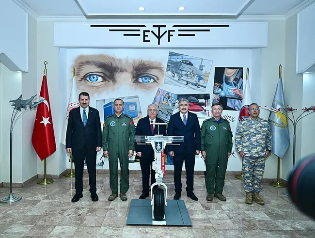 milli-savunma-bakani-guler-havacilik-savunma-sanayimiz-ulkemizin-yuz-aki-haline-gelmistir-1792860806016.jpeg Milli Savunma Bakanı Güler: “Havacılık savunma sanayimiz ülkemizin yüz akı haline gelmiştir”