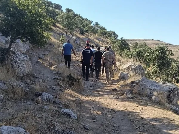 daglik-alanda-kaybolan-cocuk-afad-ve-jandarma-ekiplerinin-calismasiyla-bulundu-1785331683457.jpg