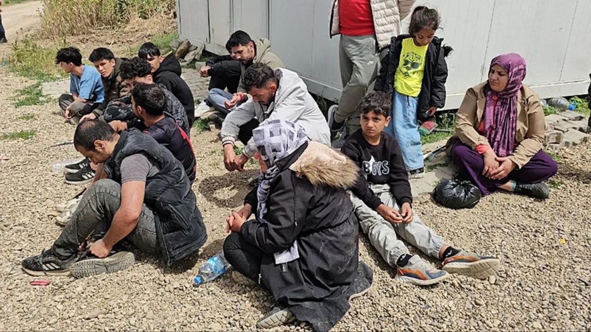 Yunanistan, kadın ve çocukların da bulunduğu 18 kaçak göçmeni Meriç'ten Türkiye’ye itti