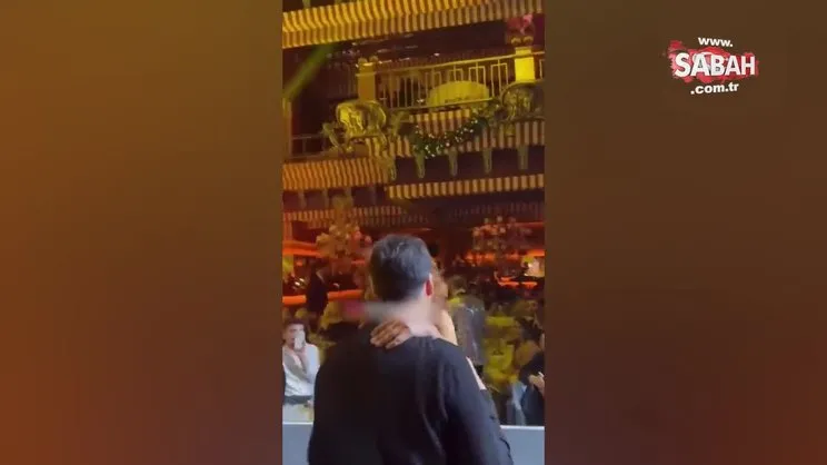 Yıldız Tilbe sevgilisini sahnede öpücüklere boğdu | Video