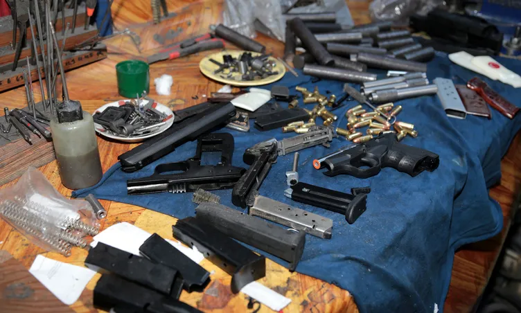 Pendik'te silah imalathanesine baskın