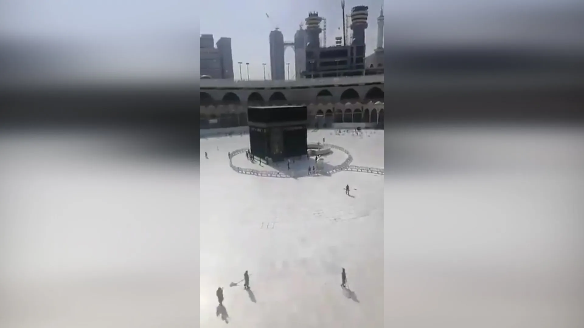 mekke de kabe ye tum girisler kapatildi mekke mescid i haram da koronavirus alarmi video videosunu izle son dakika haberleri