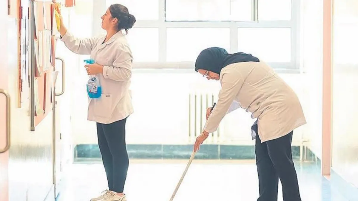 Okulların temizliği için 70 bin personel alınıyor Okulların temizliği için 70 bin personel alınıyor
