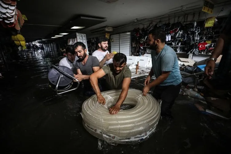 Eminönü'nde selin ardından son durum