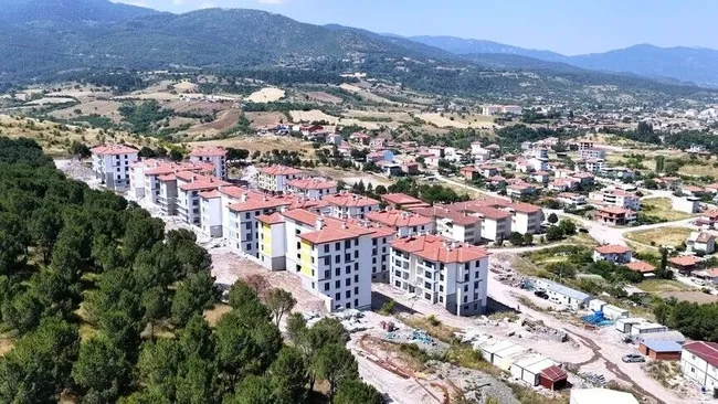 afad-duyurdu-balikesirde-305-konut-hak-sahiplerine-teslim-edilecek-1786291937839.jpeg