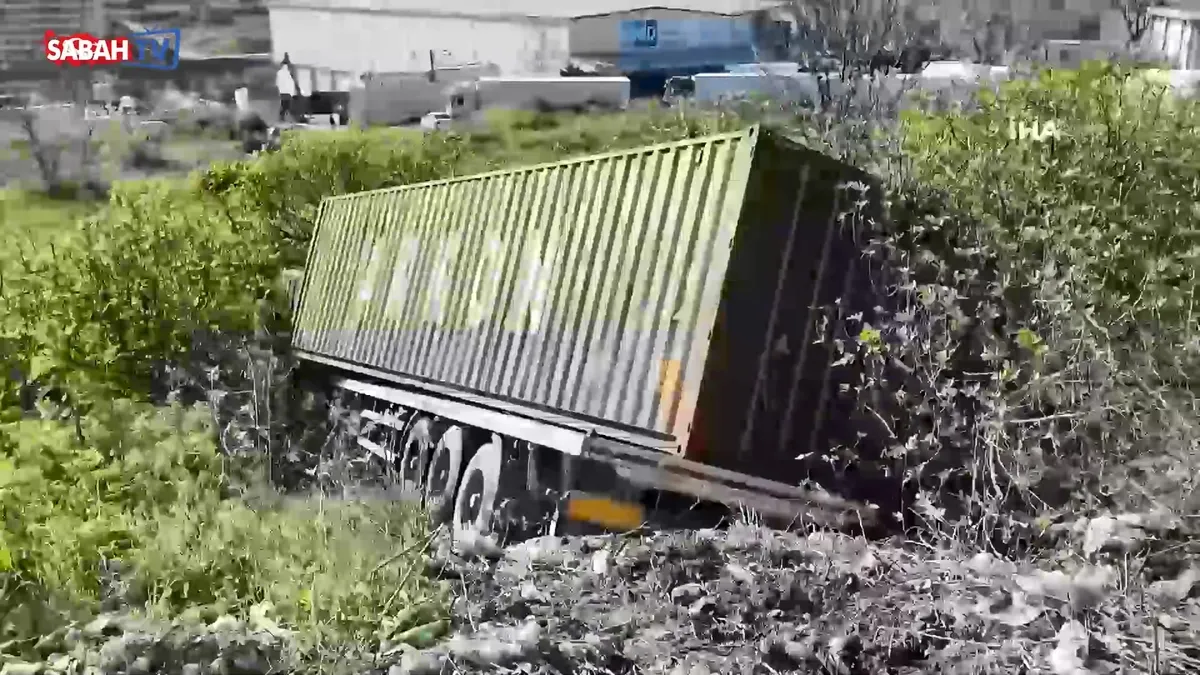 Beylikdüzü’nde tır kazasında faciadan dönüldü videosunu izle Beylikdüzü’nde tır kazasında faciadan dönüldü videosunu izle