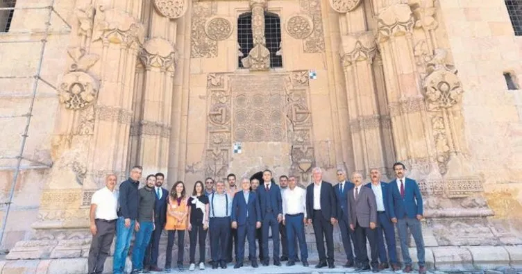 Unesco listesindeki Ulu Cami ve Darüşşifası restorasyonunda sona gelindi