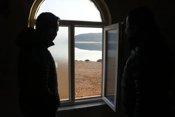 Gölün ortasındaki cami ibadete açıldı