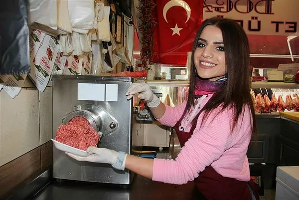 Yardıma gitti kasaplık tutkusu oldu