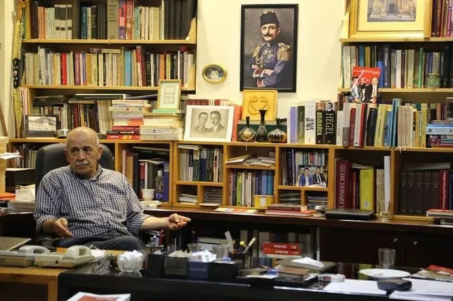 yazar-ve-siyaset-bilimci-mustafa-calik-hayatini-kaybetti-1701870843238.jpg