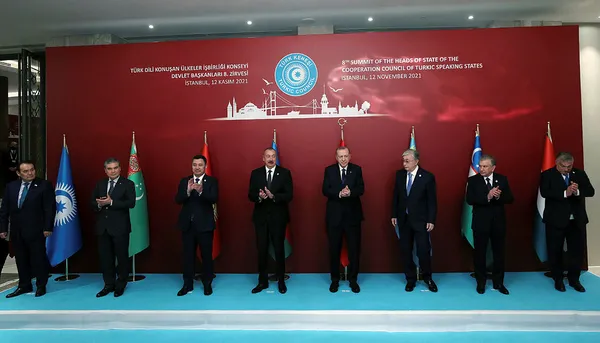 azerbaycan-cumhurbaskani-aliyev-erdogan-turk-dunyasinin-lideri-1636743996559.jpg